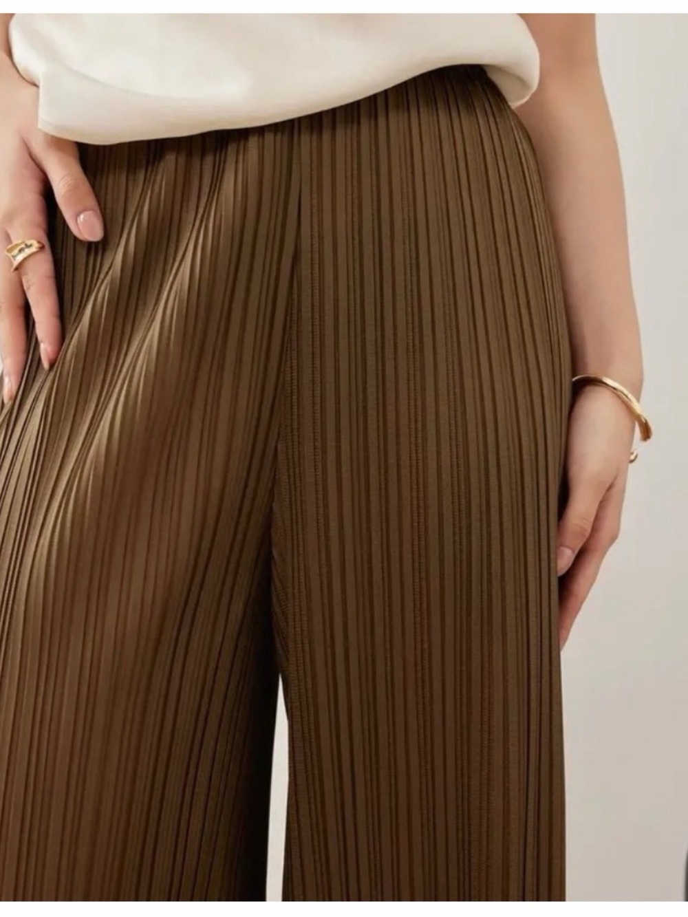 Love, Bonito Anh Pleated Straight-Leg Pants in Olive - Picture 4 of 4
